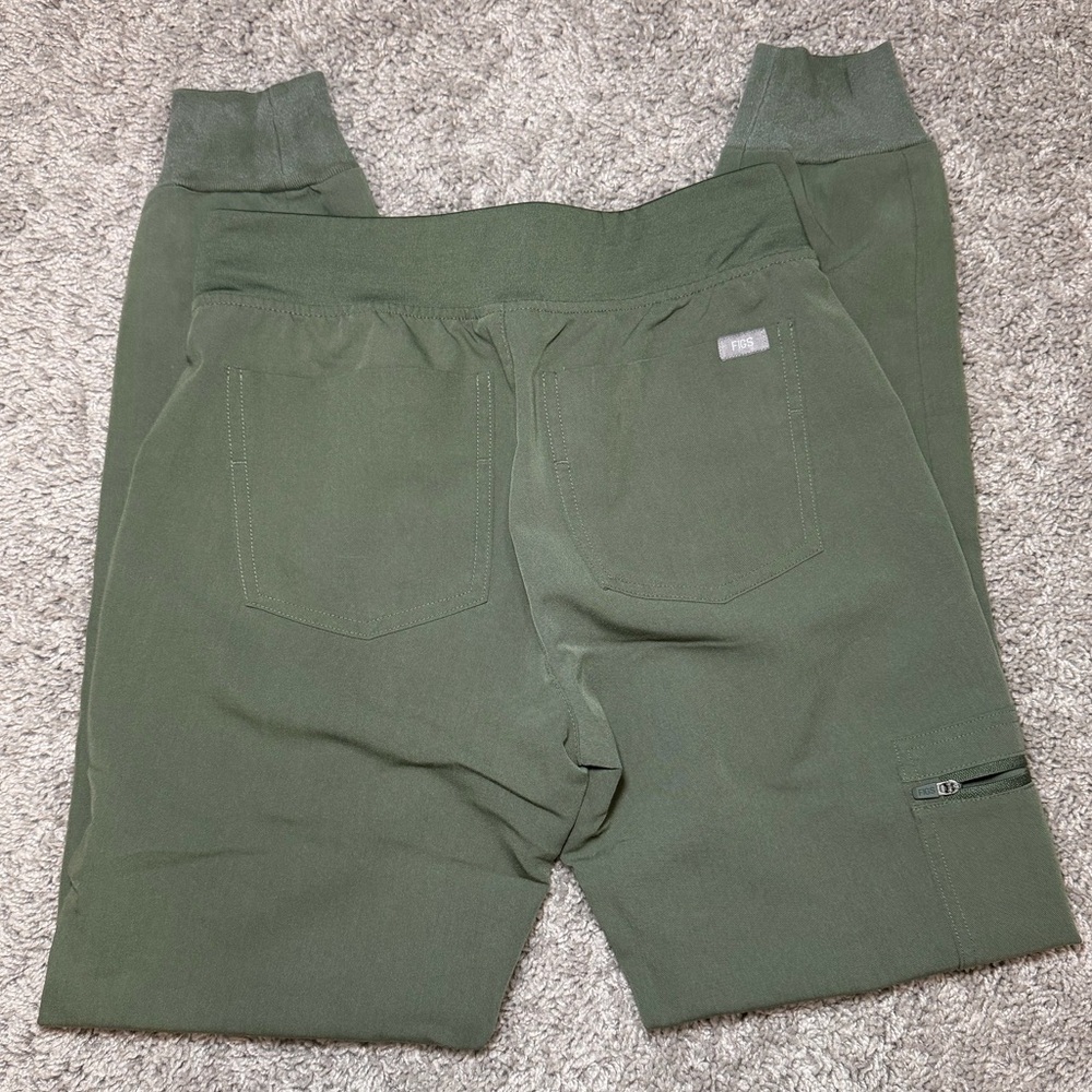 Figs Women’s Zamora Moss Scrub Joggers Pants - Picture 3 of 4